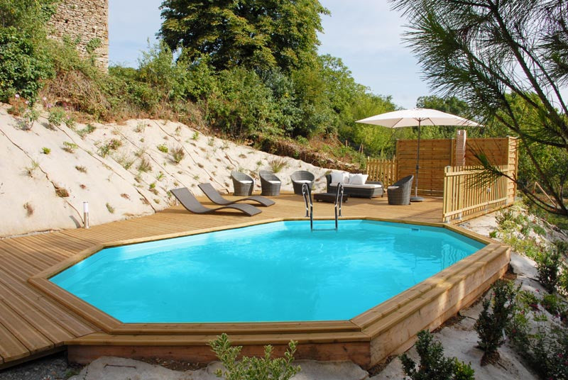Piscina de Madeira Oval Vermela – 6,72m x 4,72m x 1,46m