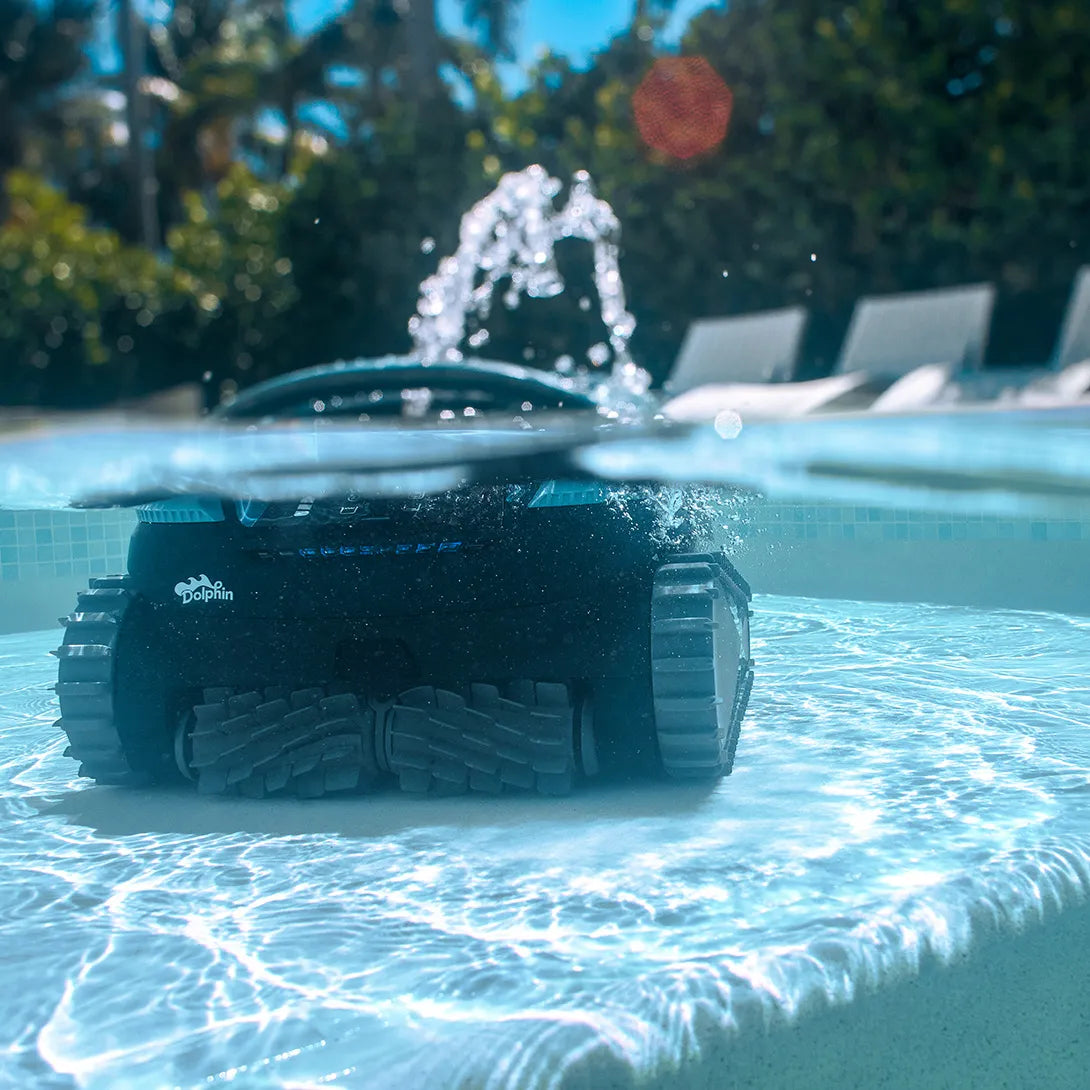 Robot de Piscina Maytronics Dolphin EON 100 – Limpeza Inteligente de Degraus e Áreas Rasas